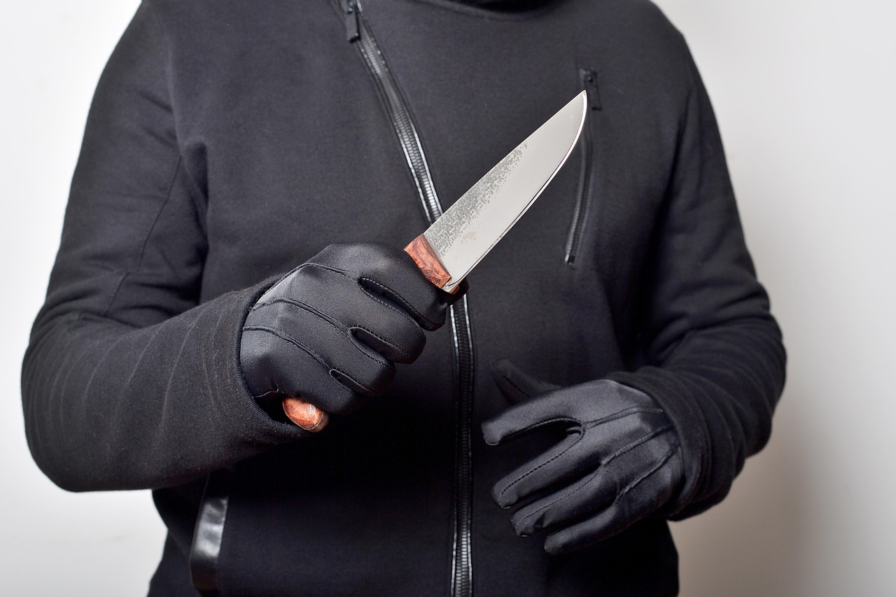 CRIMINAL DEFENSE LAWYER: FIVE QUESTIONS TO ASK BEFORE HIRING ONE