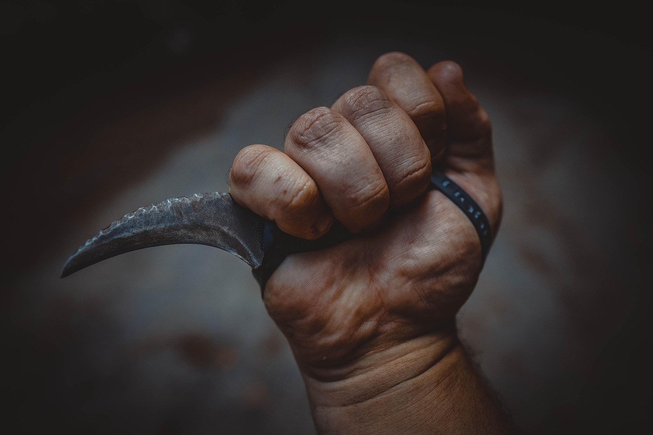 Characteristics of Karambit Knives