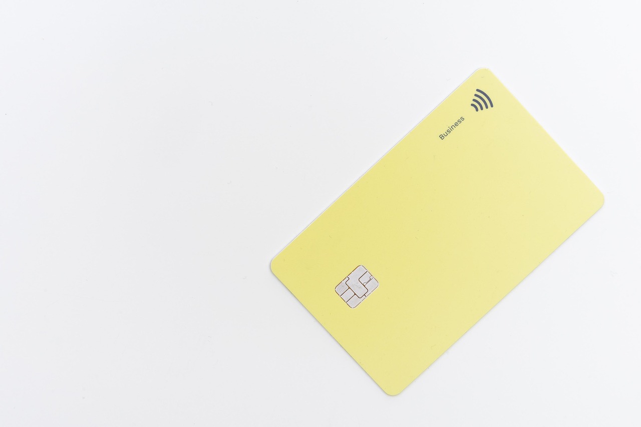 How to Accept Contactless Payments with a Card Machine?