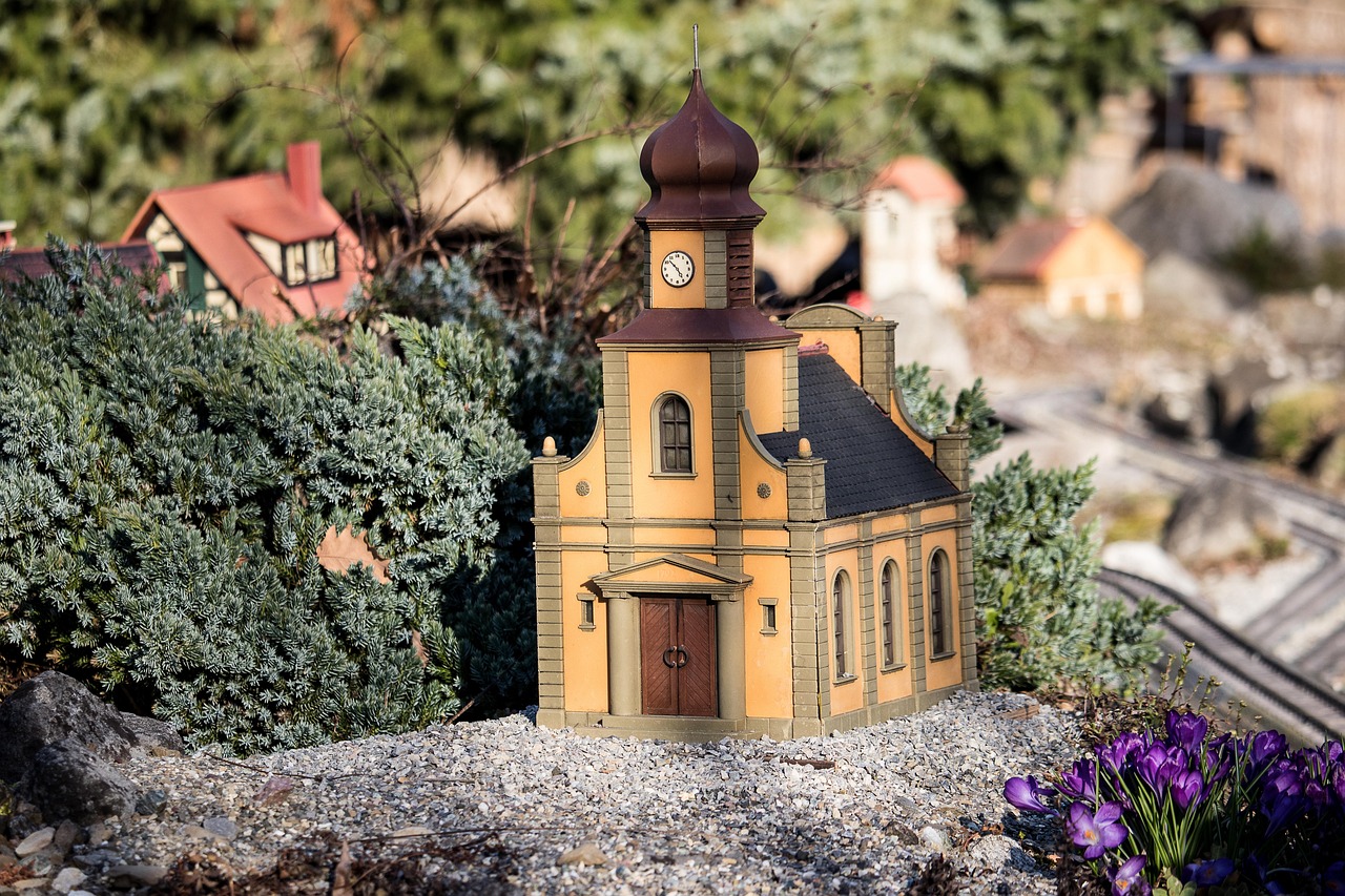 How to Choose the Right Miniature Lights for Crafts?