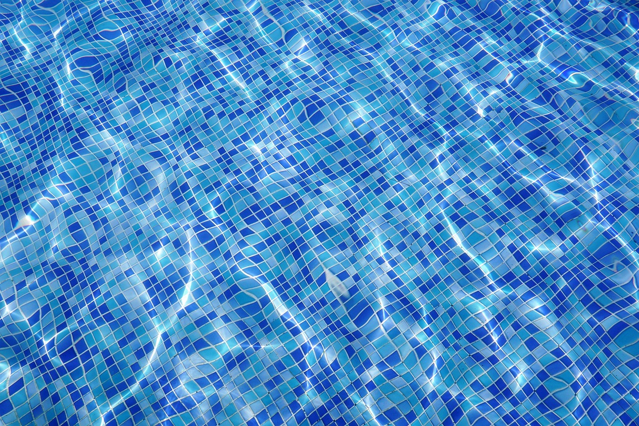 What qualifications do your pool technicians and lifeguards hold?