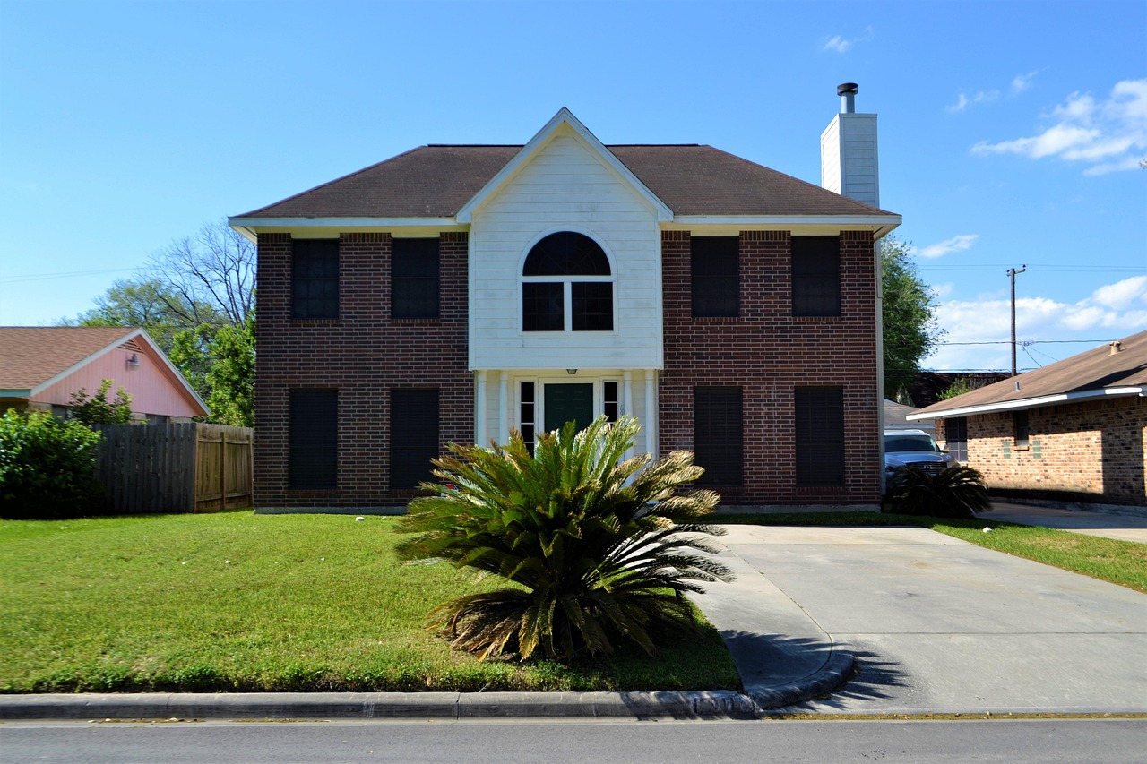 Difference Between a Mortgage Lender and Mortgage Broker