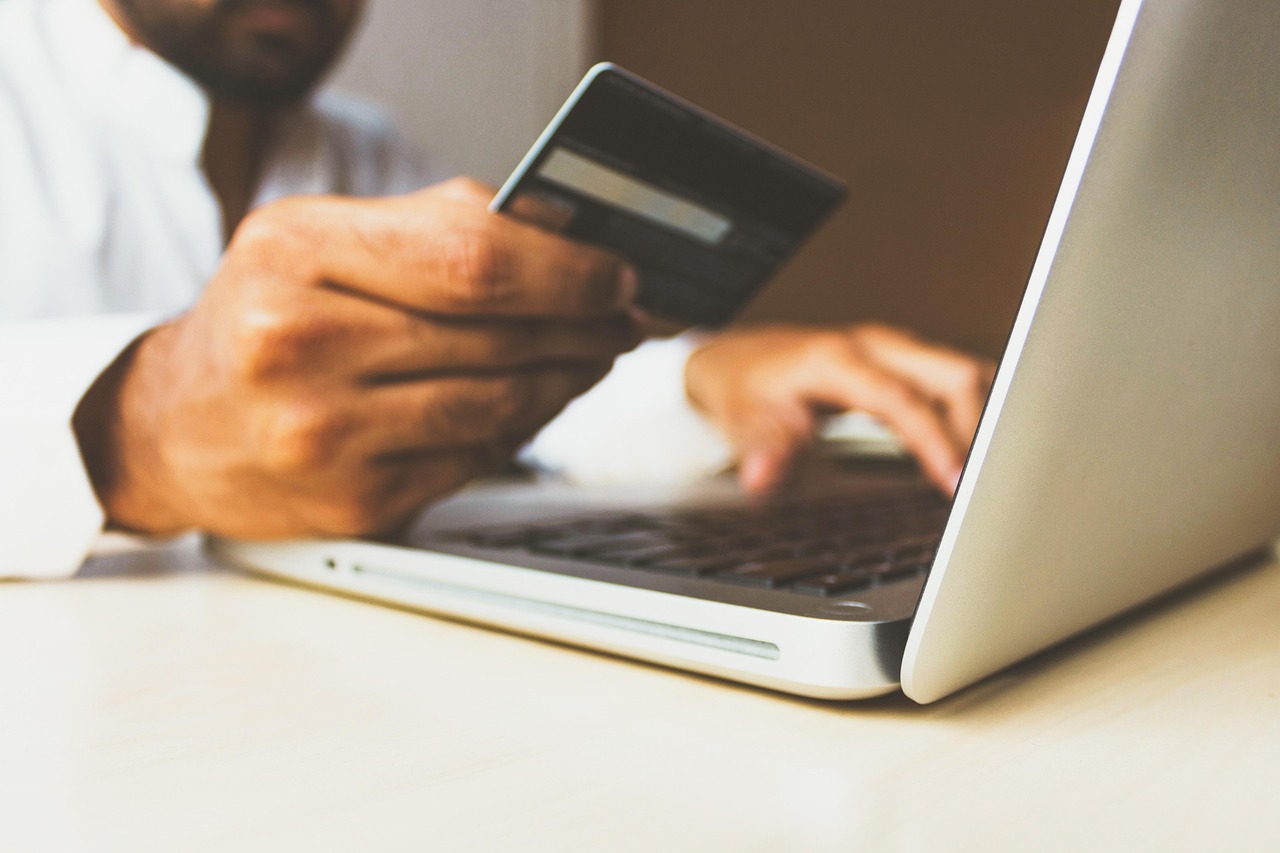 Choosing The Right Payment Solution: How To Compare Card Machines For Your Business Needs?