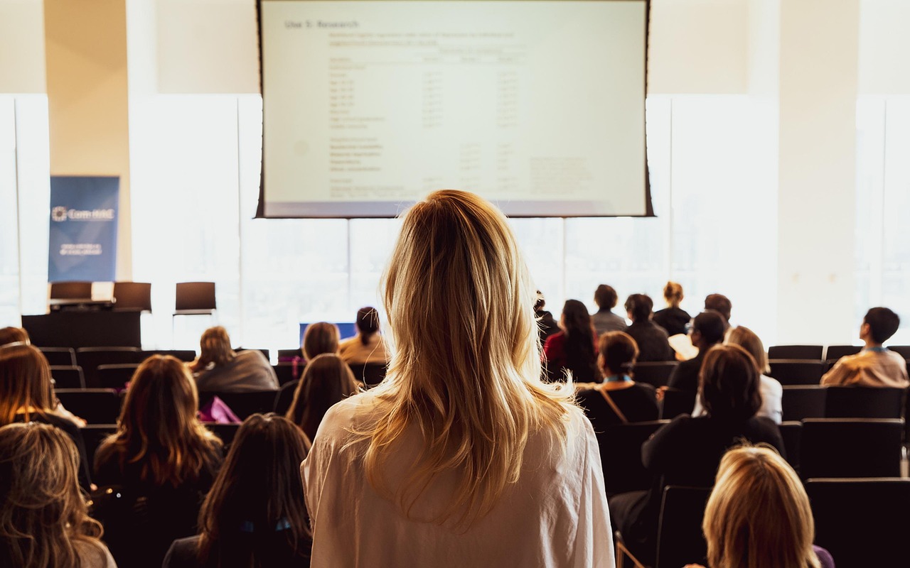 Why Every Business Event Needs a Motivational Keynote Speaker