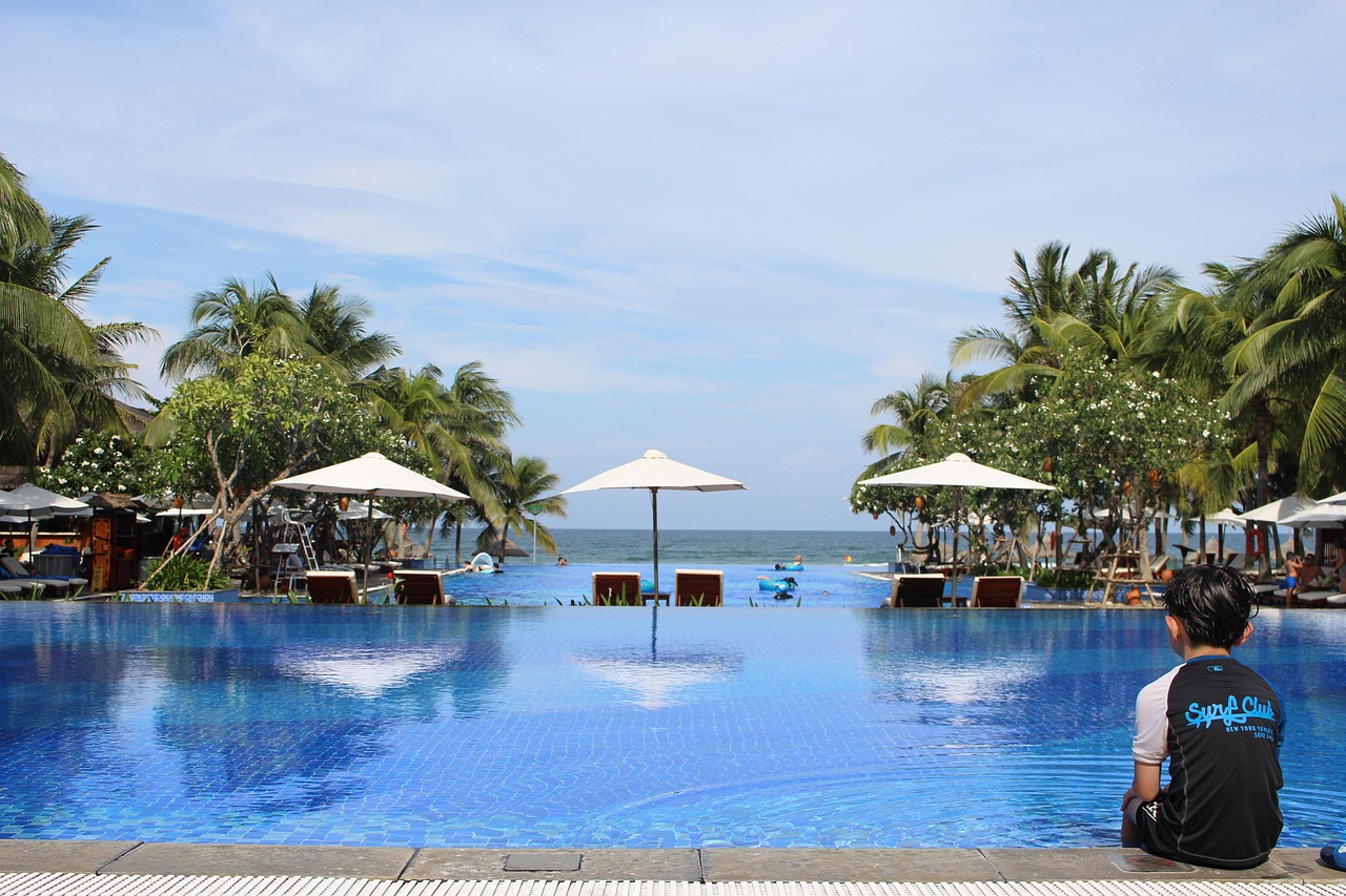 Solar Pool Lights for Extended Enjoyment: Enhancing Your Poolside Experience