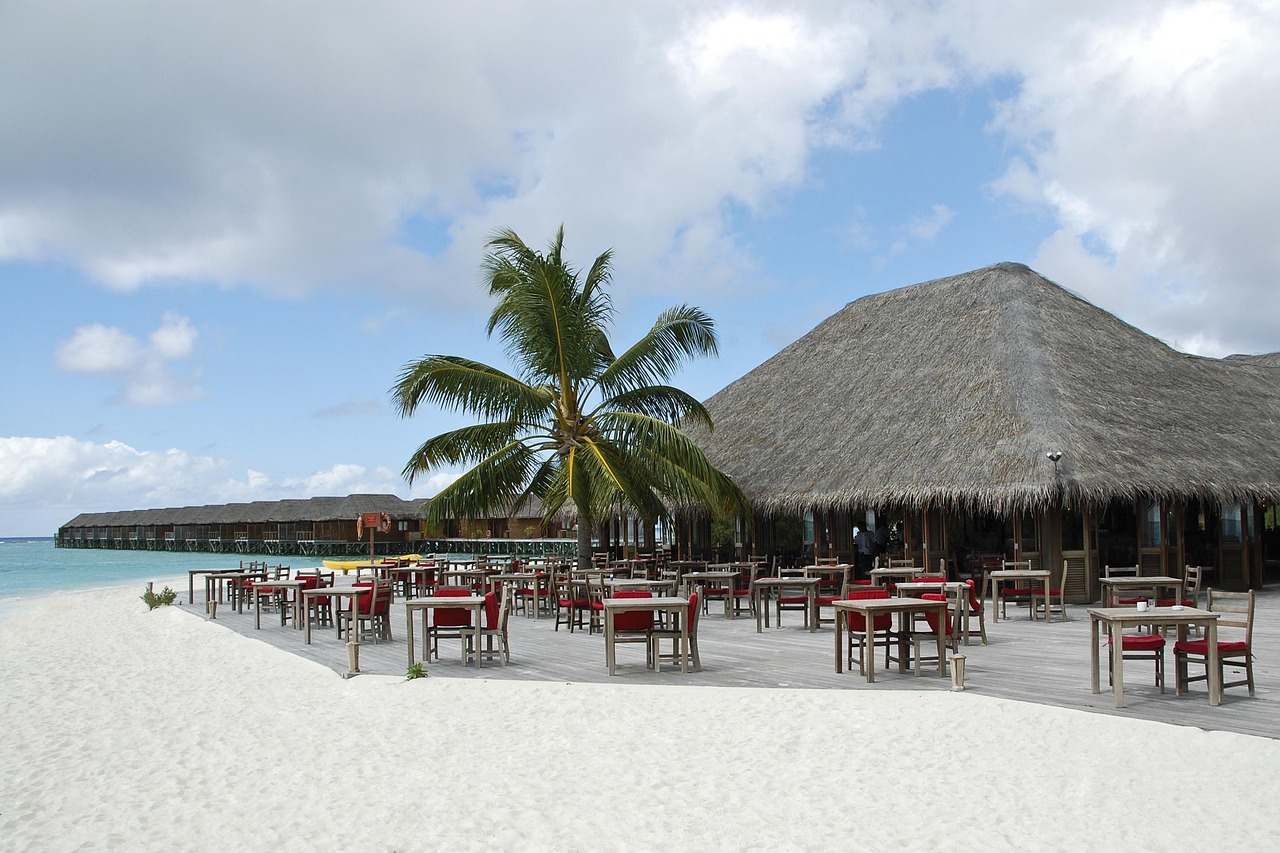 Why Beach Bars Are Must In The Maldives?