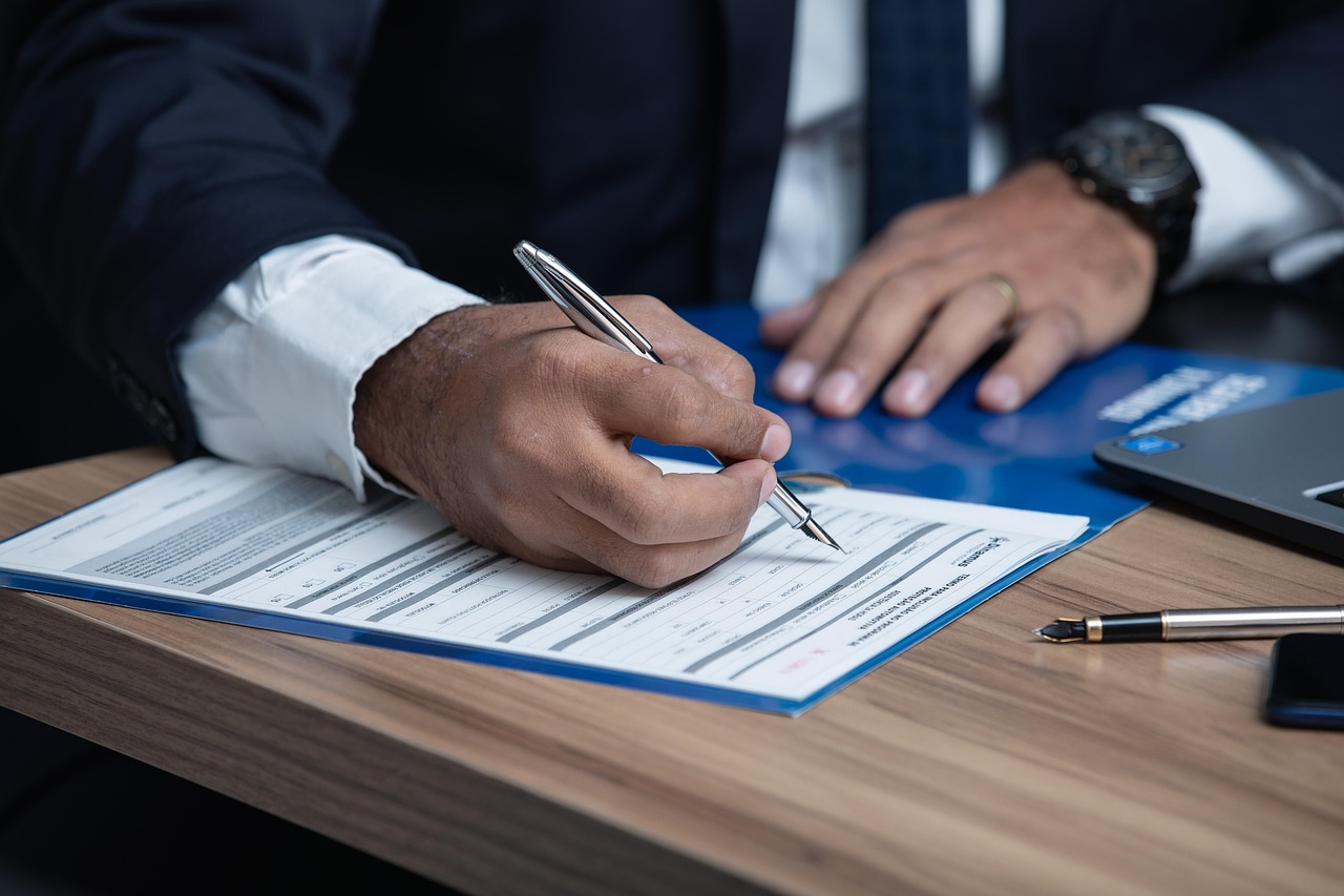 SaaS Agreement Lawyer: Do You Really Need One For Your Software Business?