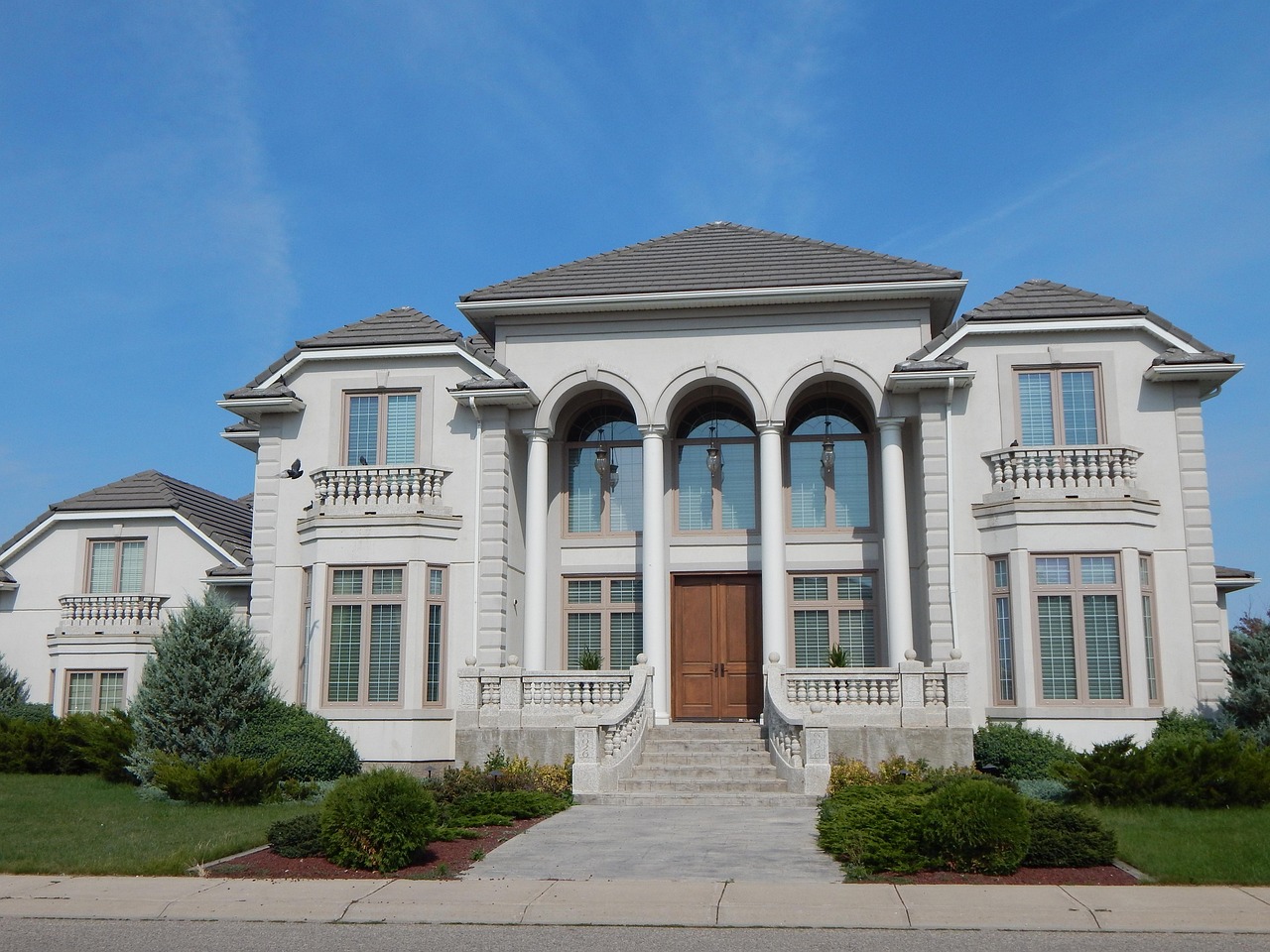 The Role Of A Luxury Real Estate Broker In High-End Property Investments