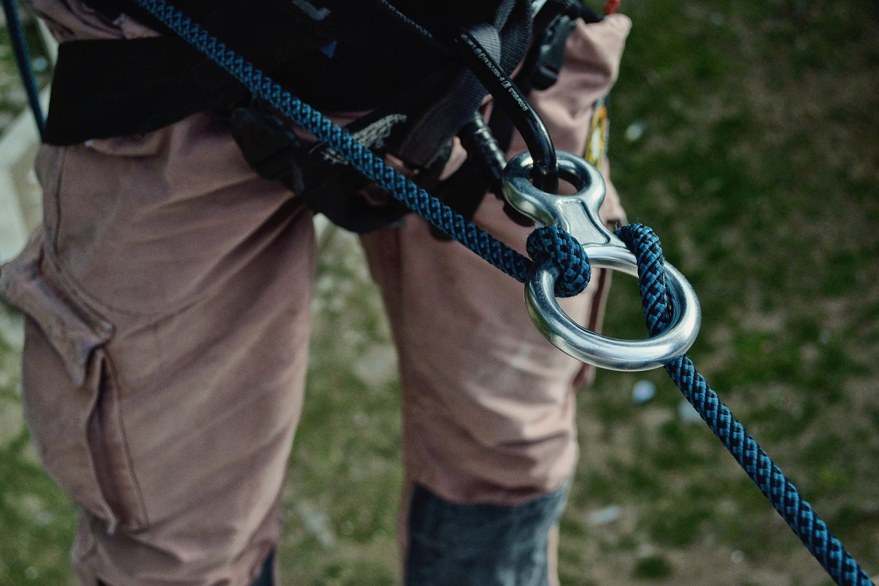5 Popular Keychain Carabiner Knives